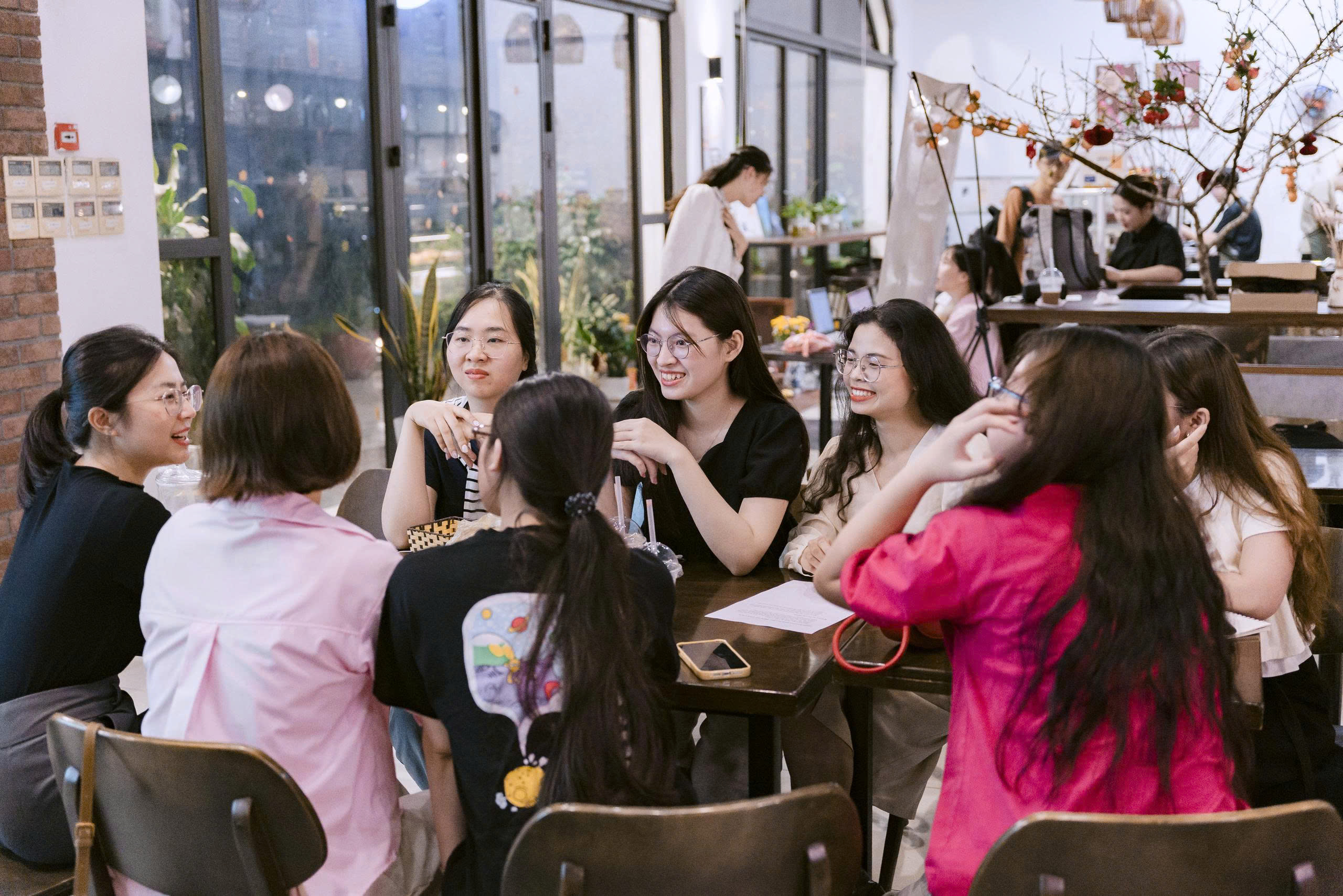 Học viên thảo luận nhóm sôi nổi